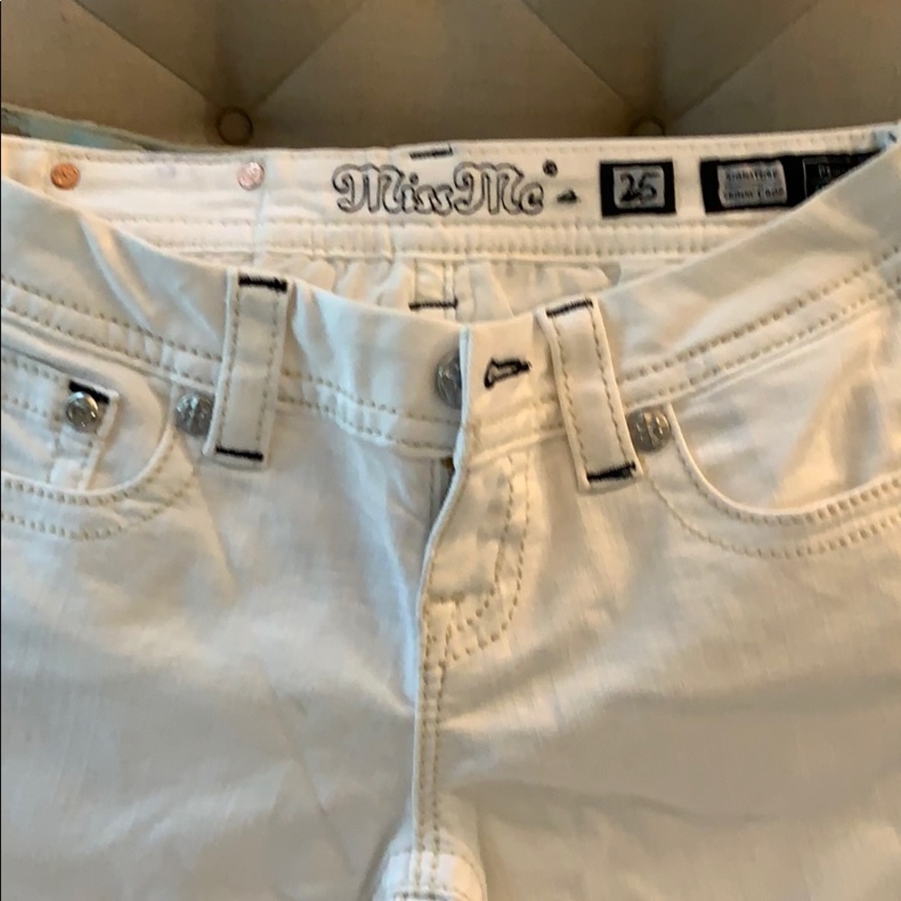 Miss ME white Capri